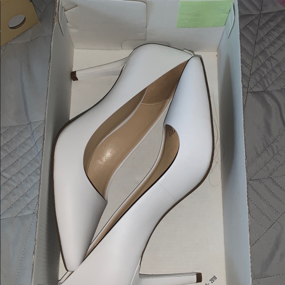 WHITE DOROTHY FLEX PUMP